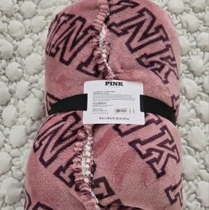 Victorias Secret PINK Cozy Plush Logo Blanket